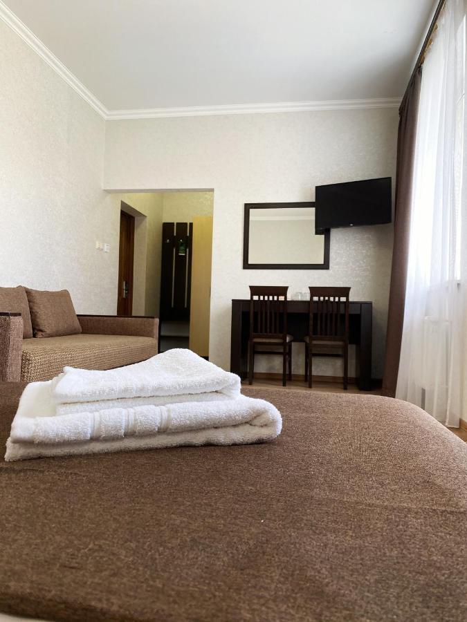 Hotel Koral แชร์นิฟซี ภายนอก รูปภาพ