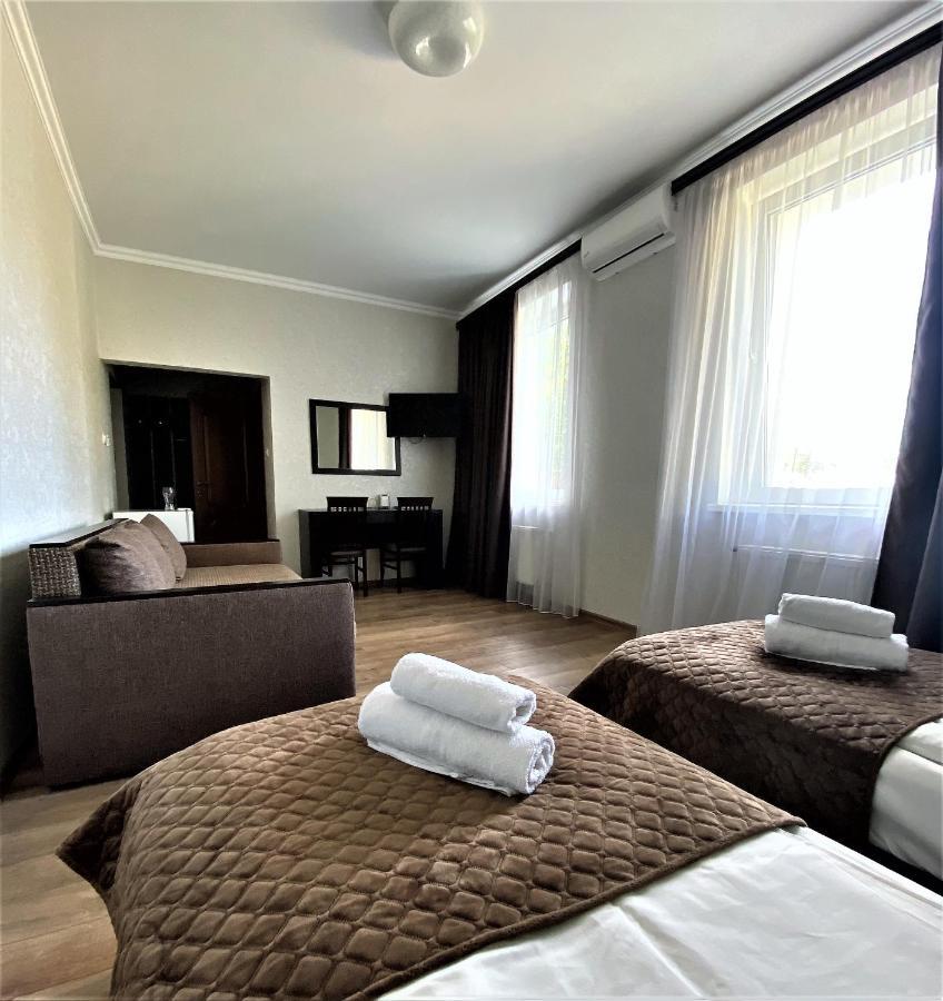 Hotel Koral แชร์นิฟซี ภายนอก รูปภาพ