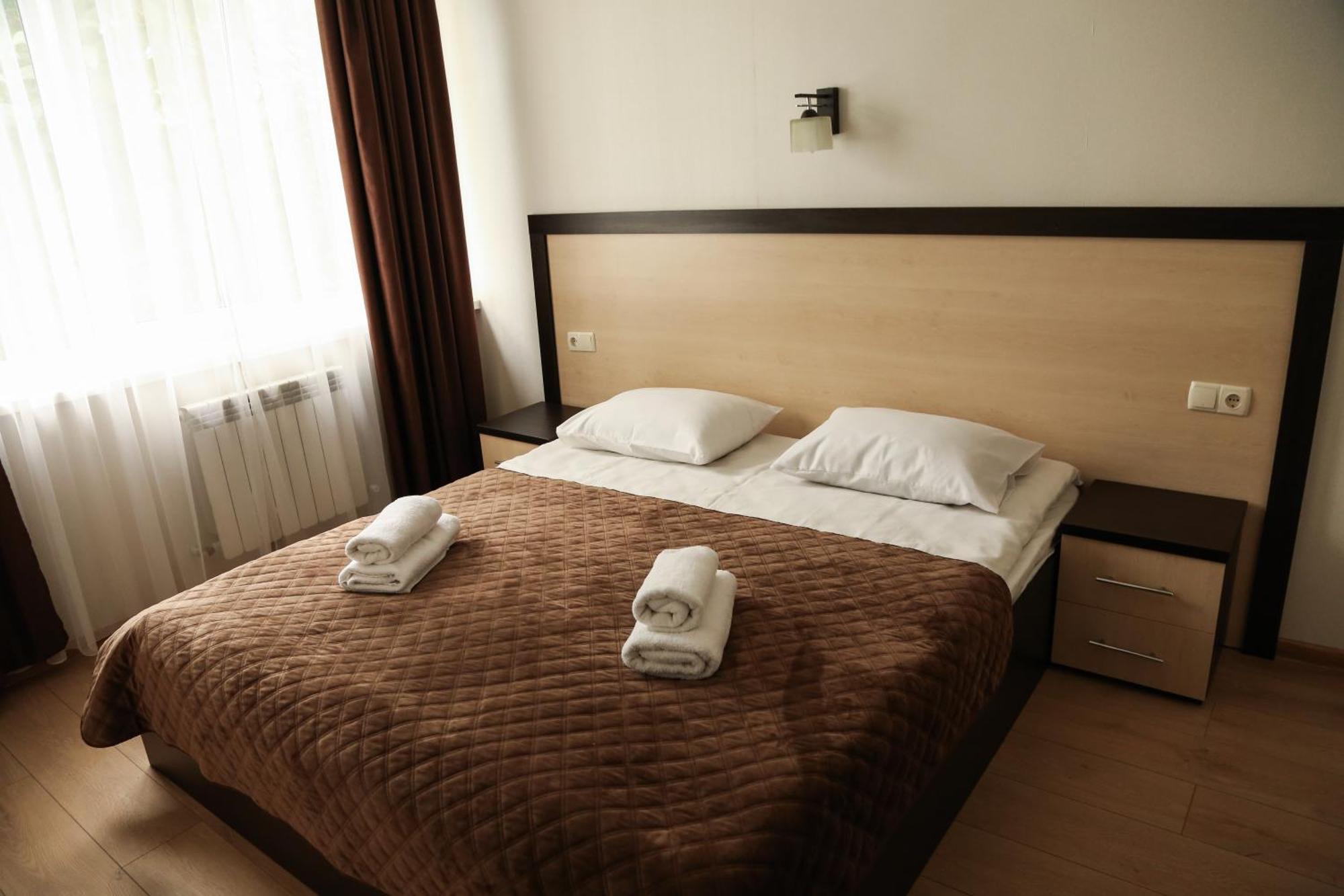 Hotel Koral แชร์นิฟซี ภายนอก รูปภาพ